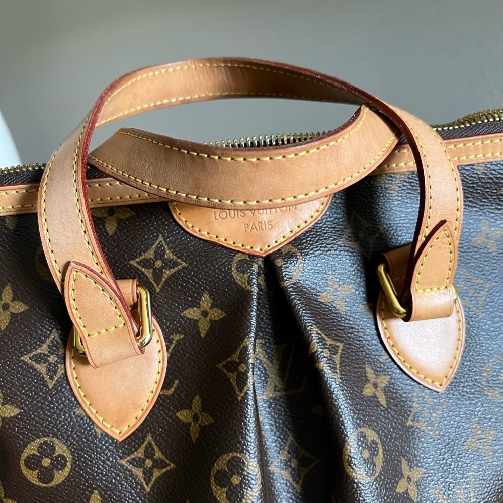 Louis Vuitton purse. - Picture 6 of 11
